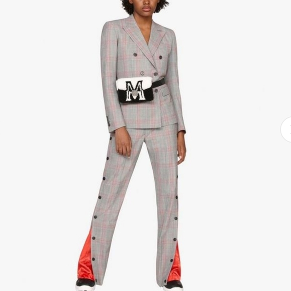 MCM Black and White Crossbody Bag with Sleek Design - Picture 5 of 15